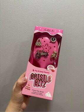 Bristle Bitz Pink Charm Hair Brush with 4 Pop & Swap Charms